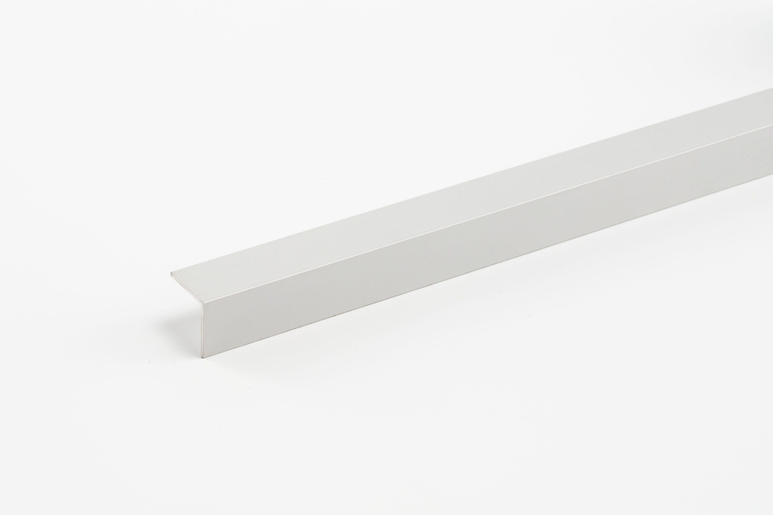 Cornier aluminiu 20 x 20 x 1,2 mm, argintiu mat Cornier aluminiu 20 x 20 x 1,2 mm, argintiu mat