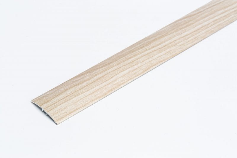 Profil trecere aluminiu 41 mm, frasin alb, pentru diferente de nivel pana la 14 mm Profil trecere aluminiu 41 mm, frasin alb, pentru diferente de nivel pana la 14 mm