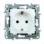 Priză 2P+E Niloe, Legrand 764639, 16A, ivoar